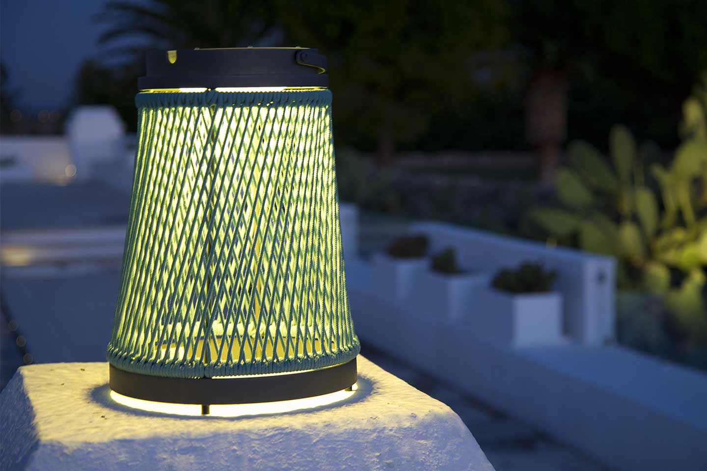 lampada a ricarica solare da giardino