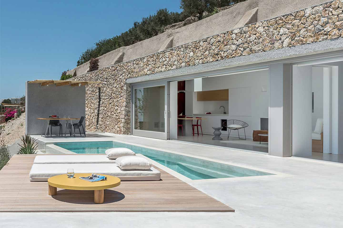 Kapsimalis Architects Villa sul Monte Ilias a Santorini